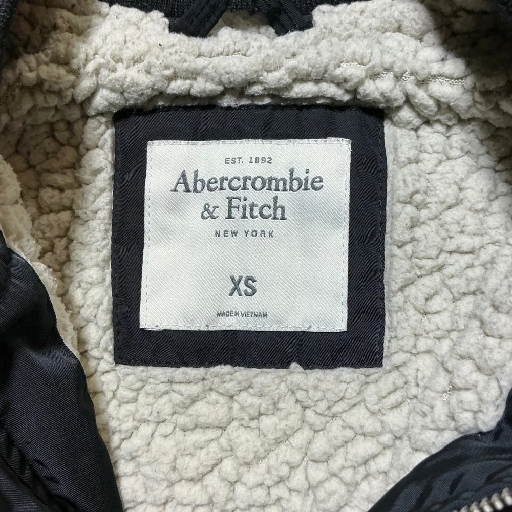 Abercrombie & Fitch Mens XS Black Sherpa Lined Bomber Jacket Varsity Striped